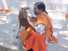 इस मुद्दे पर धीरेंद्र शास्त्री को मिला उमा भारती का साथ, जानें क्यों बोलीं- '...अखिलेश-ममता नमाज पढ़ रहे होते'