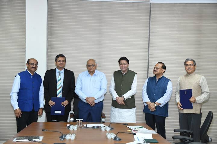 આ અવસરે મુખ્ય સચિવ રાજકુમાર, ઉદ્યોગ કમિશનર રાહુલ ગુપ્તા તેમજ ઇન્ડેક્ષ્ટ–બી ના એમ.ડી. સુશ્રી મમતા હિરપરા, વરિષ્ઠ અધિકારીઓ પણ ઉપસ્થિત રહ્યા હતા.