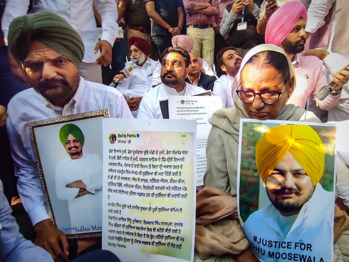 Crackdown On Amritpal Singh To Stop People From Seeking Justice For Sidhu Moosewala: Father Balkaur Singh Crackdown On Amritpal To Stop People From Seeking Justice For Moosewala: Father Balkaur Singh