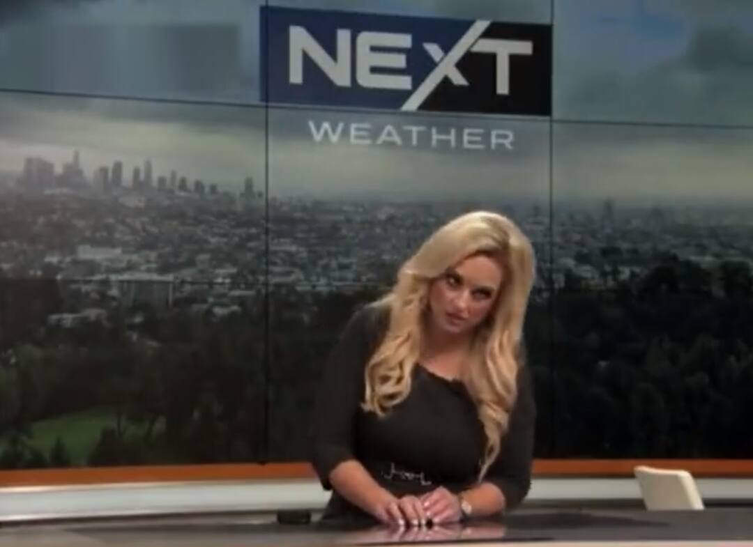 Video: मौसम की जानकारी दे रही टीवी एंकर को लाइव शो में आया स्ट्रोक, बोलते-बोलते नीचे गिर पड़ी, दर्शक रह गए दंग Watch US Weather Reporter Stroke and Collapses During Live Broadcast Video Goes to Viral Video: मौसम की जानकारी दे रही टीवी एंकर को लाइव शो में आया स्ट्रोक, बोलते-बोलते नीचे गिर पड़ी, दर्शक रह गए दंग