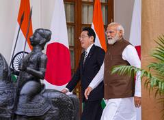 PM Narendra Modi:ভারতে জাপানের প্রধানমন্ত্রী, কী উপহার মোদির?