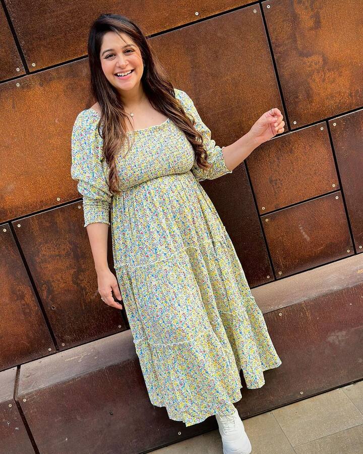 इसके अलावा दीपिका भी सोशल मीडिया के जरिए अपनी प्रेग्नेंसी जर्नी शेयर करती रहती हैं. एक्ट्रेस ने बताया था कि उन्हें कुछ खास बाहर का खाने की क्रेविंग नहीं हो रही है. वह घर का खाना ही पसंद करती हैं.