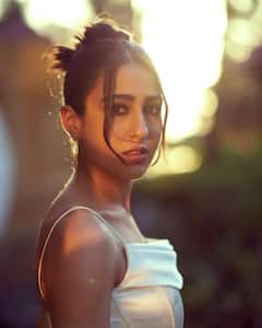 Sara Ali Khan Pics: 'वियरिंग व्हाइट वेटिंग फॉर गैसलाइट,' सारा अली खान ने लेटेस्ट तस्वीरें शेयर कर लिखा मजेदार कैप्शन