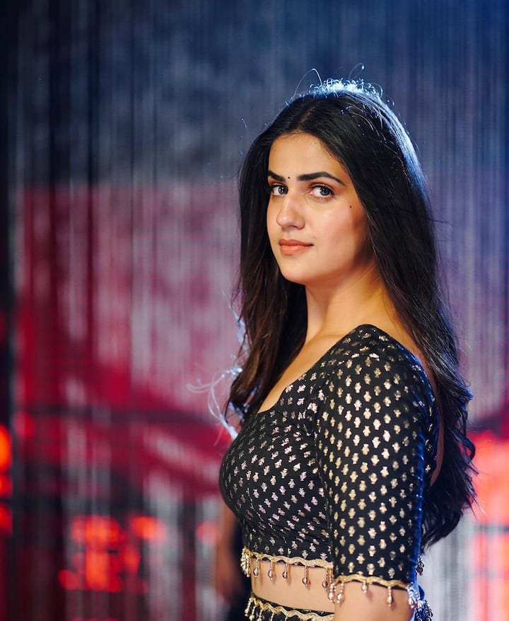 Haryanvi Actress Pranjal Dahiya: इन दिनों प्रांजल दहिया हरियाणवी इंडस्ट्री में राज कर रही हैं. वह काफी खूबसूरत हैं. प्रांजल खूबसूरती और डांस दोनों में ही सपना चौधरी को टक्कर दे रही हैं.