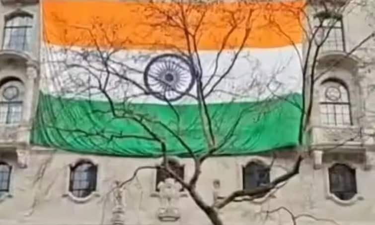 Indian Flag In Uk: India's slap on the face of Khalistanis, huge tricolor waved at Indian Embassy in London, video viral ખાલિસ્તાનીઓને ભારતનો જડબાતોડ જવાબ, લંડનમાં ભારતીય દૂતાવાસમાં લહેરાવ્યો વિશાળ ત્રિરંગો, વીડિયો વાયરલ