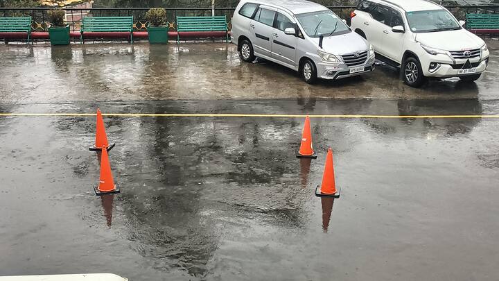 मौसम विज्ञान केंद्र ने लाहौल स्पीति, किन्नौर और चंबा के ऊंचाई वाले इलाकों में बर्फबारी की संभावना जाहिर की है.