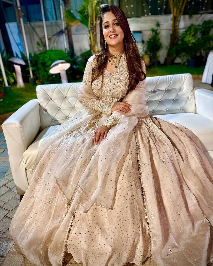 दीपिका कक्कड़ ने बताया कि उन्हें अपने होने वाले बेबी का बेसब्री से इंतजार है. कुछ ही दिन बचे हैं. जब उनसे पूछा गया कि क्या 21 (मार्च) को होगा. उन्होंने हां में जवाब दिया.
