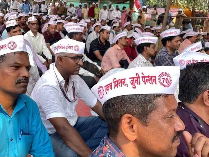 जुनी पेन्शन योजना (Old Pension Scheme) लागू करण्याच्या मागणीसाठी राज्यभरातील शासकीय कर्मचाऱ्यांनी संपाची हाक दिली आहे.