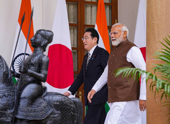 দুই দেশের কৌশলগত সম্পর্ক আরও মজবুত করার কাজও হবে বলে বার্তা দিয়েছেন তিনি। ভারতে থাকার সময়েই Free and Open Indo-Pacific (FOIP)-এর জন্য নয়া পরিকল্পনাও নেওয়া হবে বলে জানিয়েছিলেন তিনি।