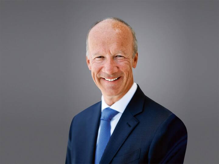 విప్రో కంపెనీ సీఈవో థెర్రీ డెలాపోర్ట్‌ ఏడాదికి రూ.79.8 కోట్లు తీసుకుంటున్నారు. రాబోయే వార్షిక ఏడాదిలో ఆయన సాలరీ మరింత పెరగనుంది.