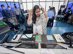 बढ़ रही महिलाओं के बीच बैंकिंग की पहुंच, अकाउंट्स के साथ डिपॉजिट में भी हुई वृद्धि