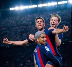 ক্লাসিকোয় শেষ মুহূর্তে বাজিমাত, রিয়ালকে হারিয়ে লা লিগার আরও কাছে বার্সেলোনা