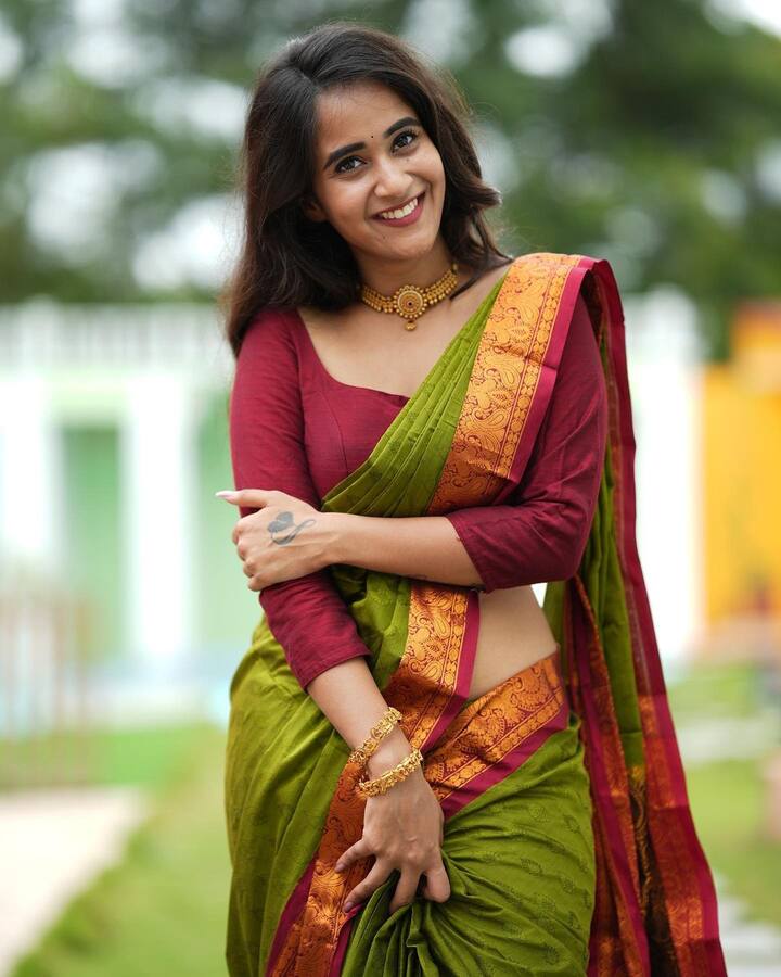 దీప్తి సునయన అందమైన ఫోటోలు