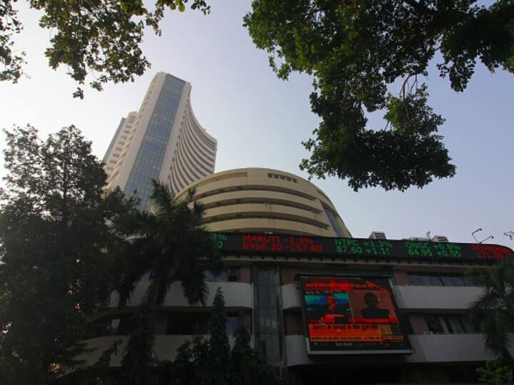 Stock Market Opens Lower Sensex Down More Than 400 Pts, Nifty50 Trading Below 17K; All Sectors Open In Red Stock Market Opens Lower: Sensex Down More Than 400 Pts, Nifty50 Trading Below 17K; All Sectors Open In Red