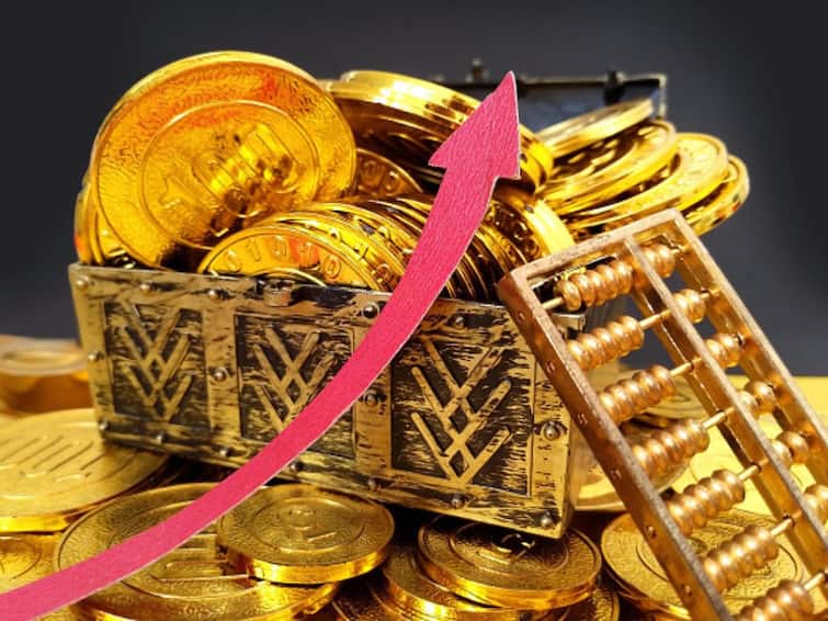 Gold Price Record High Gold Rate Cross Rs 60000 Mark For First Time Amid Market Turmoil Commodity Exchange MCX Gold Prices Cross Rs 60,000 Mark For First Time Amid Market Turmoil