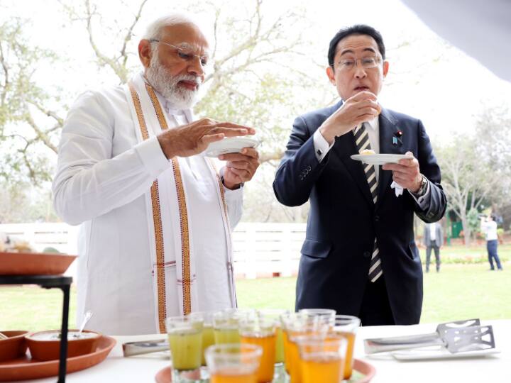 PM Modi and Japanese PM Fumio Kishida visit Buddha Jayanti Park in Delhi Video: दिल्ली के बुद्ध जयंती पार्क में जापान के पीएम के साथ पहुंचे प्रधानमंत्री मोदी, सैर के साथ लस्सी पी और गोलगप्पे भी खाए