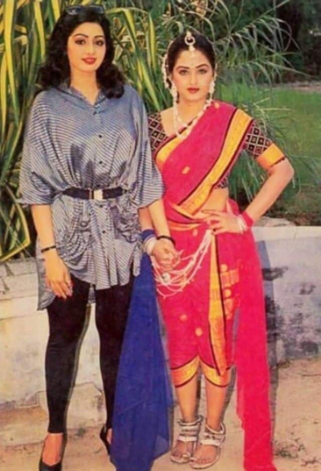 खबरों की मानें तो दोनों के सिर पर स्टारडम इस कदर हावी हो गया था कि वो हर चीज में एक-दूसरे से कॉम्पिटिशन करने लगी थीं.