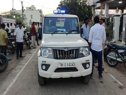 chennai crime news mangadu youth kill his father and sister TNN Crime: அக்கா, தந்தையை கொன்ற இளைஞர்.. மாத்திரை வாங்க சென்றதால் உயிர் தப்பிய தாய்