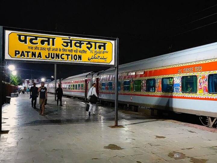Bihar Patna Railway Junction Obscene Video Played On TV Screens  For Three Minutes Patna Junction Video : పట్నా రైల్వే స్టేషన్ లో పోర్న్ వీడియో ప్లే, షాక్ కు గురైన ప్రయాణికులు!