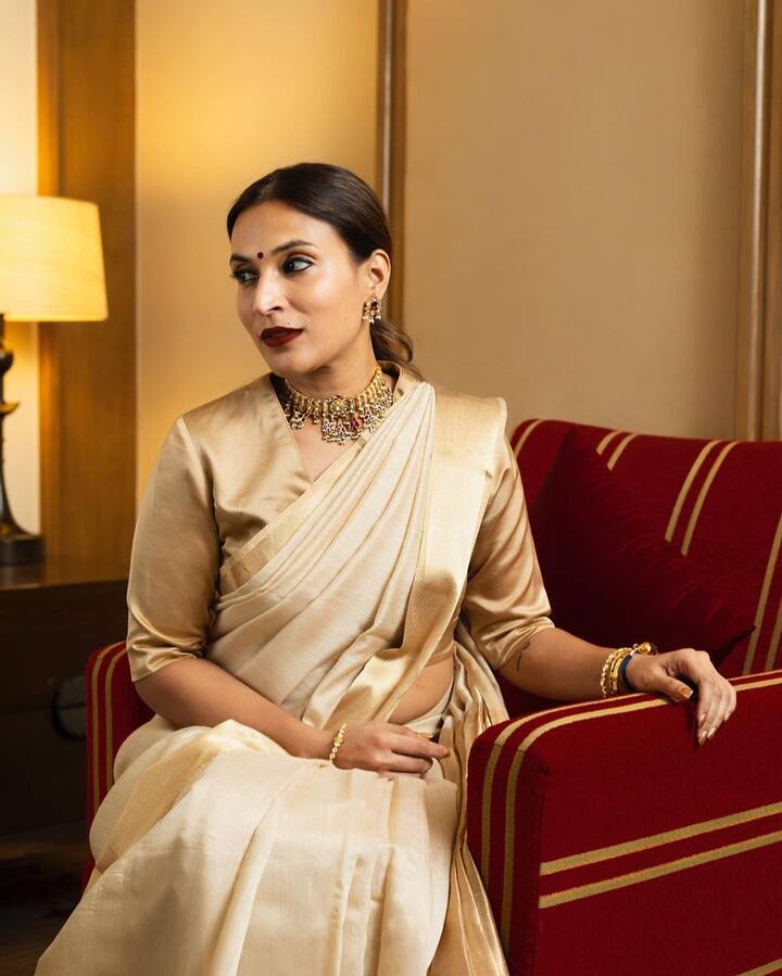 ऐश्वर्याने लॉकरमध्ये दागिने ठेवले आहेत याबद्दल घरात काम करणाऱ्या काही मंडळींना माहिती होतं. त्यामुळे आता घरी काम करणाऱ्या तीन जणांवर ऐश्वर्याने संशय व्यक्त केला आहे