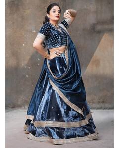 Sreemukhi: ఓణీ కట్టి వయ్యారాలు పోతున్న సొగసుల శ్రీముఖి