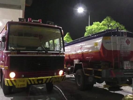 கரூரில் பெட்ரோல் நிலையத்தில் தீ விபத்து தவிர்ப்பு - துரிதமாக செயல்பட்ட வீரர்கள் கரூரில் பெட்ரோல் நிலையத்தில் தீ விபத்து தவிர்ப்பு - துரிதமாக செயல்பட்ட வீரர்கள்