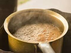 गुलाबाच्या पाकळ्यांपासून बनवा रोज टी; जाणून घ्या बनवण्याची  सोपी पद्धत