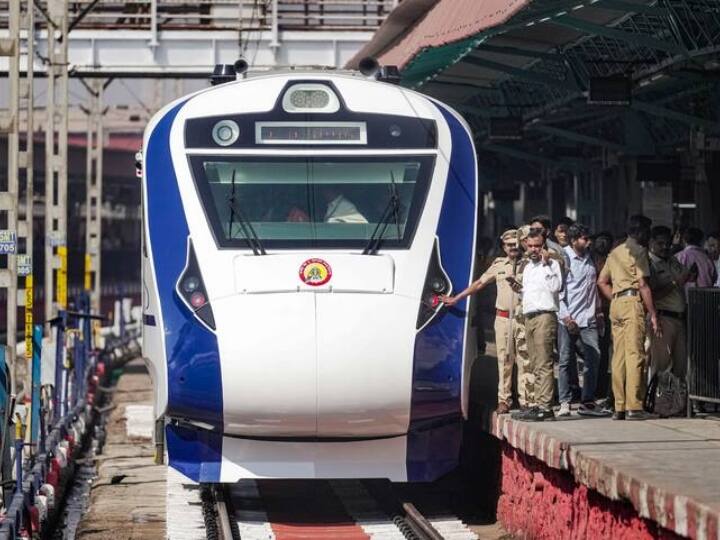 दिल्ली-जयपुर वंदे भारत ट्रेन सप्ताह में छह दिन चलने की उम्मीद है. इसके अलावा यह भी अनुमान है कि ट्रेन हरियाणा के गुरुग्राम में भी रुकेगी.