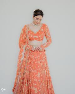 Karishma Tanna: देसी लुक में हर किसी को इंप्रेस करती हैं करिश्मा तन्ना, आप भी एक्ट्रेस के स्टाइल से ले सकती हैं इंस्पिरेशन