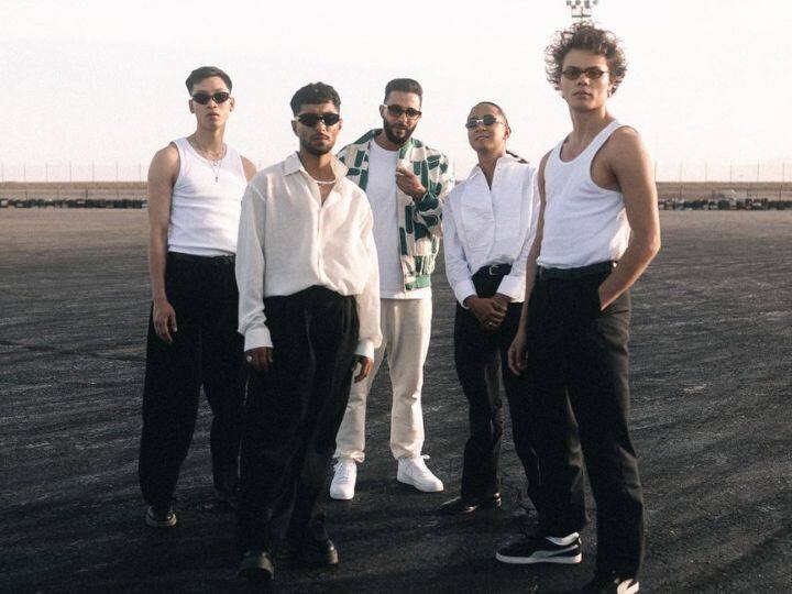 Quick Style: 'लेके पहला पहला प्यार...' गाने पर मुंबई लोकल में किया ऐसा डांस, लोग पूछने लगे- भीड़ वाली ट्रेन में जगह कैसे मिली? Quick Style dance on leke pahla pyar pyar in mumbai local train watch video here Quick Style: 'लेके पहला पहला प्यार...' गाने पर मुंबई लोकल में किया ऐसा डांस, लोग पूछने लगे- भीड़ वाली ट्रेन में जगह कैसे मिली?