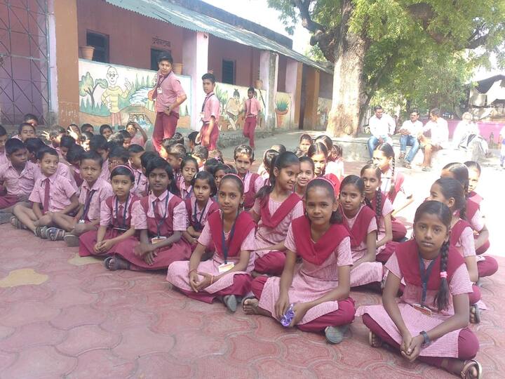 संपामुळे शिक्षक शाळेत येत नाही. त्यामुळे विद्यार्थ्यांचे शैक्षणिक नुकसान होऊ नये म्हणून गावकऱ्यांनी एकत्र येत हा निर्णय घेतला आहे.