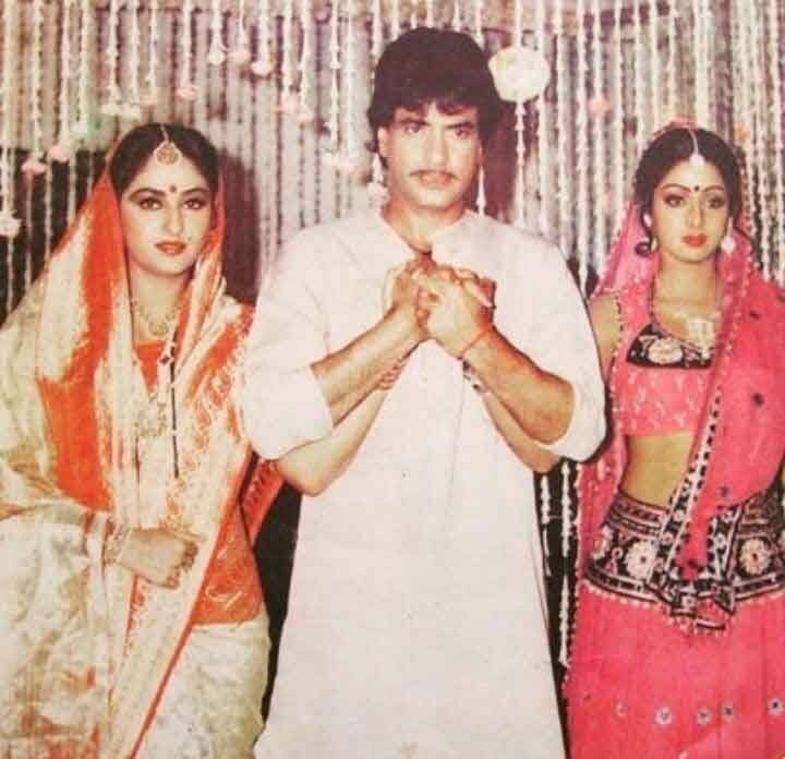 वहीं जितेंद्र के अलावा जया प्रदा के करीबी रहे अमर सिंह ने भी दोनों के बीच दोस्ती करवाने की कोशिश की लेकिन उनकी कोशिश भी कामयाब नहीं हो पाई.