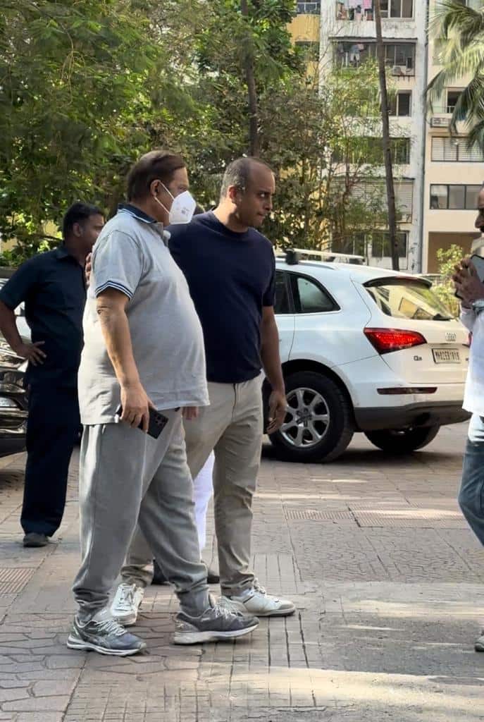 David Dhawan was also one of the close friends of Kaushik. Both have worked in many films together.