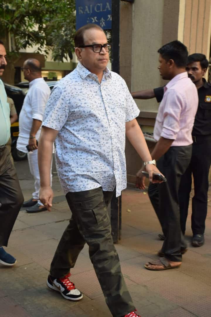 Producer Ramesh Taurani was also was also present to pay his last respect and pray for the departing soul. 