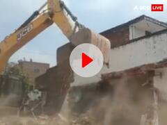 Watch: सीएम योगी का 'मिट्टी में मिलाओ अभियान' जारी, उमेश पाल हत्याकांड के शूटर गुलाम के घर चला बुलडोजर