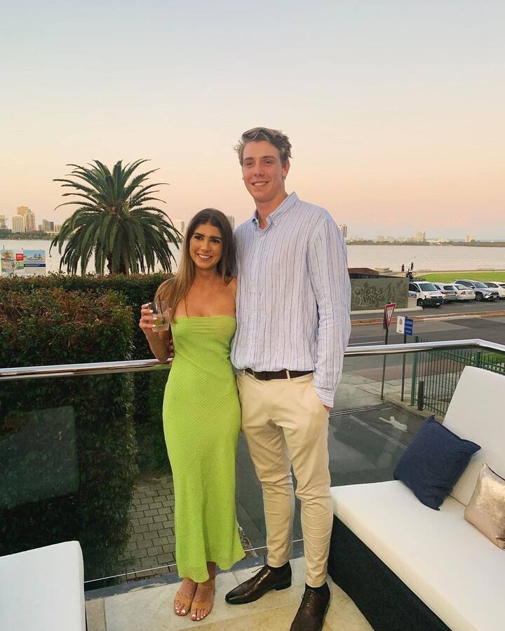 साल 2022 में जब एमिली ने अपनी ग्रेजुएशन को पूरा किया था तो उनकी ग्रेजुएशन सेरेमनी में कैमरून भी शामिल हुए थे. इसके अलावा एमिली रेडवुड साल 2021 में कार्टिन यूनिवर्सिटी की प्रेसिडेंट भी रह चुकी हैं.