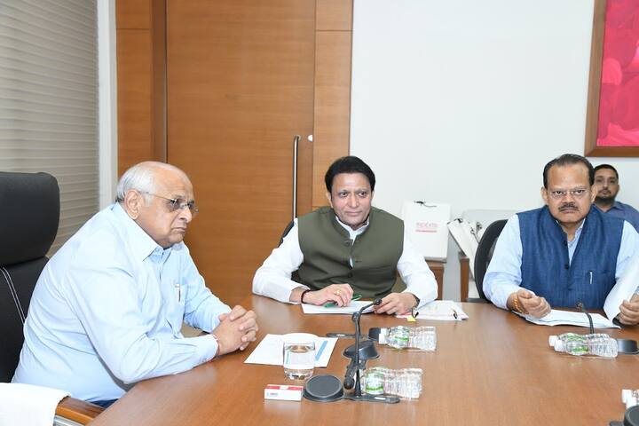 આત્મનિર્ભર ગુજરાતથી આત્મનિર્ભર ભારતના નિર્માણની આ પ્રતિબદ્ધતામાં રાજ્ય સરકારે ઓક્ટોબર-2022માં મુખ્યમંત્રી ભૂપેન્દ્ર પટેલના માર્ગદર્શનમાં જાહેર કરેલી ‘‘ધ આત્મનિર્ભર ગુજરાત સ્કીમ્સ ફોર આસીસ્ટન્સ ટુ ઇન્ડસ્ટ્રીઝ’’ મહત્વપૂર્ણ યોગદાન આપે છે.