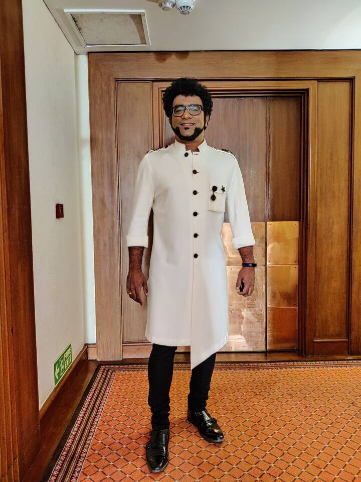 தற்போது இவர் பாடல்கள் பாடுவதோடு கான்செர்ட்களிலும் பாடி வருகிறார். இன்று பிறந்தநாள் காணும் துள்ளல் குறல்  ஹரிசரணுக்கு வாழ்த்துக்கள்!