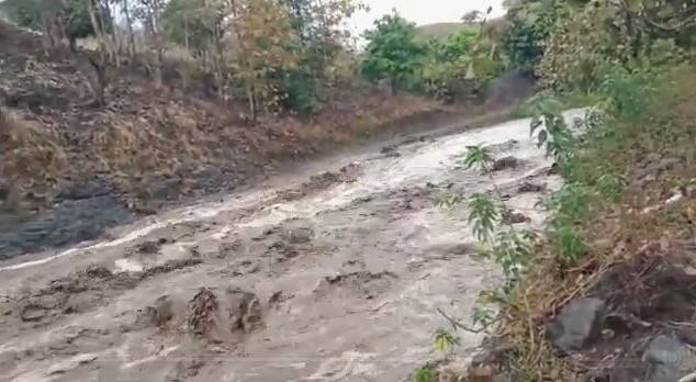 हे आस्मानी संकट आता अजून कधी दिवस चालणार आहे असा सवाल नागरिक विचारत आहेत.