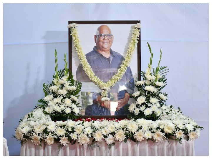 Satish Kaushik's prayer meet was organized in Mumbai and was attended by his friends and colleagues. The actor died on March 9.