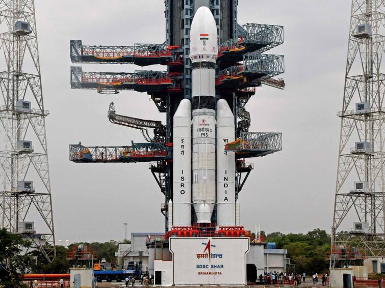India's largest rocket LVM3 to perform second commercial mission on March 26 LVM3 Rocket: வரும் 26ம் தேதி 36 செயற்கைகோள்கள் உடன் விண்ணில் பாய்கிறது எல்விஎம் 3 ராக்கெட்..