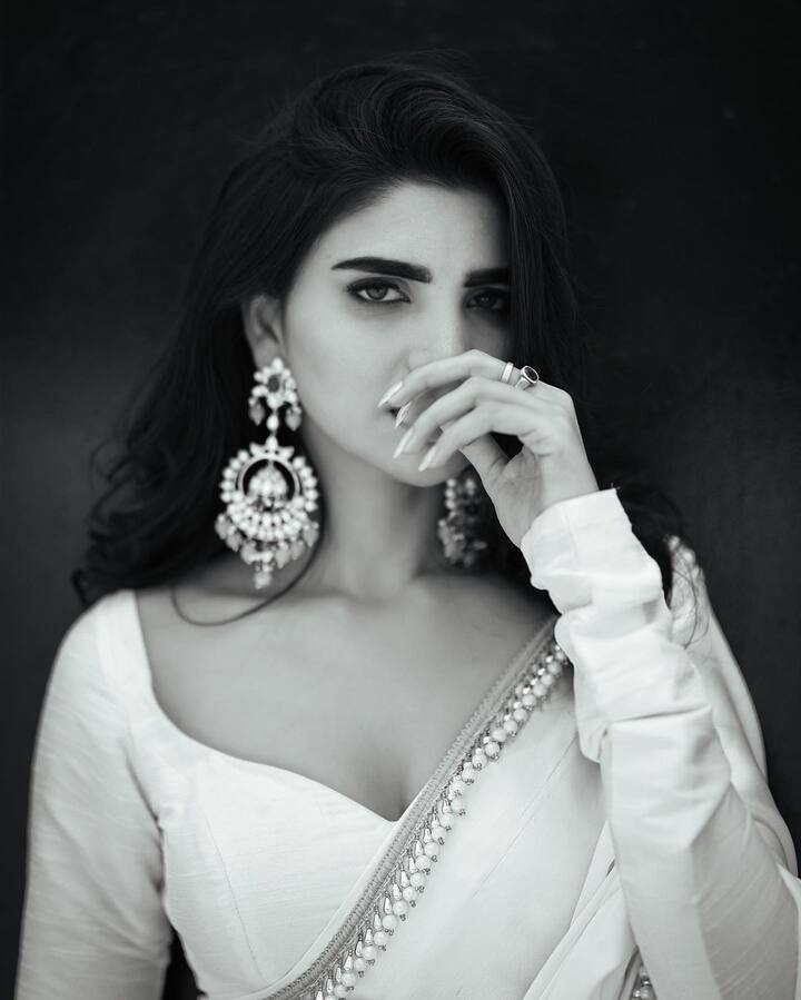 ‘జబర్దస్త్’ వర్ష లేటెస్ట్ ఫొటోలు - Image Credit: Sreemukhi/Instagram
