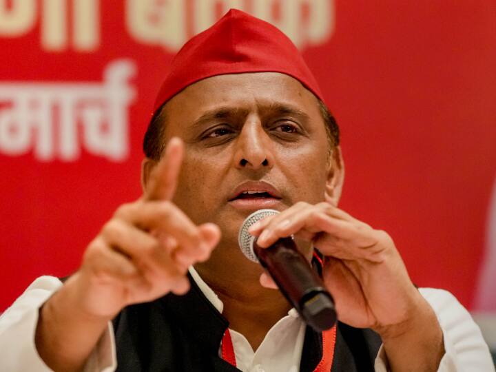 Akhilesh yadav target OBC and Dalit Voters for Lok Sabha Elections 2024 against BJP and BSP in Kolkata See Photo UP Politics: बीजेपी और BSP को एक साथ झटका देगी सपा, बदल जाएगा पूरा गेम, तस्वीरें दे रही गवाही