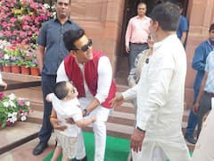 UP Politics: बच्चे के साथ बीजेपी सांसद रवि किशन ने शेयर की तस्वीरें, 2024 को लेकर किया बड़ा दावा