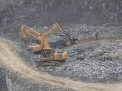 सरगुजा में प्रशासन के नाक के नीचे से हो रहा अवैध खनन, ब्लास्टिंग से आसपास के मकानों में पड़ी दरारें