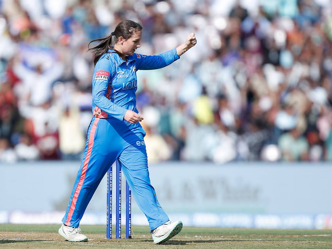 WPL 2023: MI-W won the match by 4 wickets against RCB-W in Match 19 at DY Patil Stadium RCB-W vs MI-W, Match Highlight: ముంబయి కేర్‌టేకర్‌ 'కెర్‌' - ఆర్సీబీపై 4 వికెట్ల తేడాతో మళ్లీ టేబుల్‌ టాపర్‌!