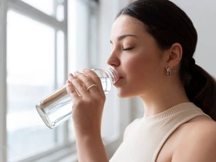 water health benefits know 6 advantages of drinking water in the morning first ਸਵੇਰੇ ਉੱਠ ਕੇ ਸਭ ਤੋਂ ਪਹਿਲਾਂ ਪਾਣੀ ਪੀਣ ਦੀ ਪਾਓ ਆਦਤ, ਤੁਹਾਨੂੰ ਇਹ 6 ਜਬਰਦਸਤ ਫਾਇਦੇ ਮਿਲਣਗੇ