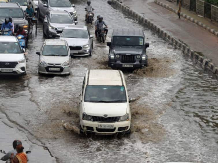 Delhi Wakes Up To Pleasant Weather After Rain But Waterlogging Plays Spoilsport Delhi Wakes Up To Pleasant Weather After Rain But Waterlogging Plays Spoilsport