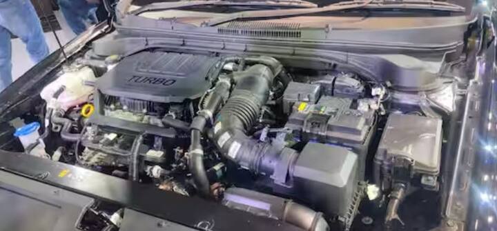 Hyundaiએ આ કારમાં 1.5L ટર્બો પેટ્રોલ એન્જિન આપ્યું છે, જે 160bhpનો પાવર આપે છે. તેની સાથે તેમાં DCT ગિયરબોક્સ અને મેન્યુઅલ ટ્રાન્સમિશન પણ મળે છે. તે ડીઝલ વિકલ્પ સાથે ઓફર કરવામાં આવી ન હતી.