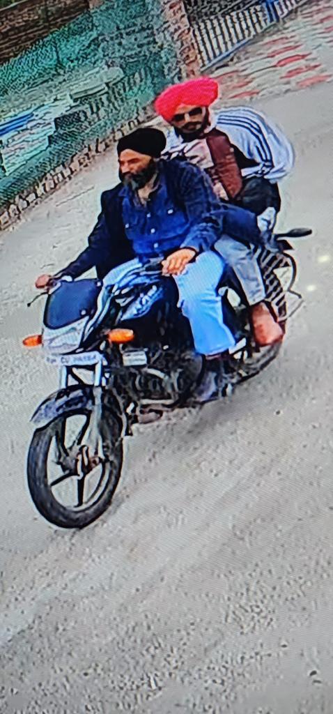 Amritpal Singh Latest Video: अमृतपाल सिंह का नया वीडियो आया सामने, कपड़े बदलकर कार से भागता दिखा, बाइक की भी आई तस्वीर